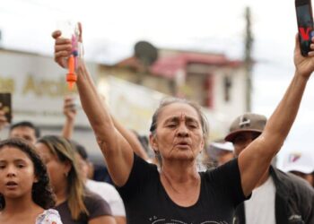 En Fotos | venezolanos se reúnen en el puente fronterizo Simón Bolívar en Cúcuta