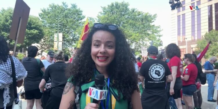 Organizaciones proinmigrantes protestan en Milwaukee contra la «agenda» del partido Republicano