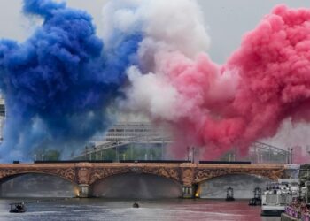 París inaugura sus Juegos Olímpicos con fastuosa ceremonia en el río Sena