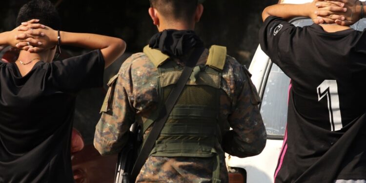 Varias ONG reportan 6.426 violaciones a DDHH durante régimen de excepción en El Salvador