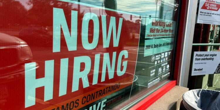 empleadores añadieron 206.000 trabajos en junio indicando fortaleza económica