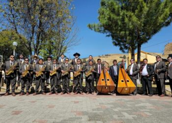 Mueren nueve músicos de una orquesta folklórica tras caída de bus en los Andes de Perú