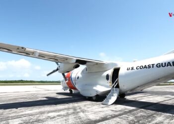 La VOA acompaña a la Guardia Costera de EEUU en busca de migrantes