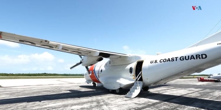 La VOA acompaña a la Guardia Costera de EEUU en busca de migrantes