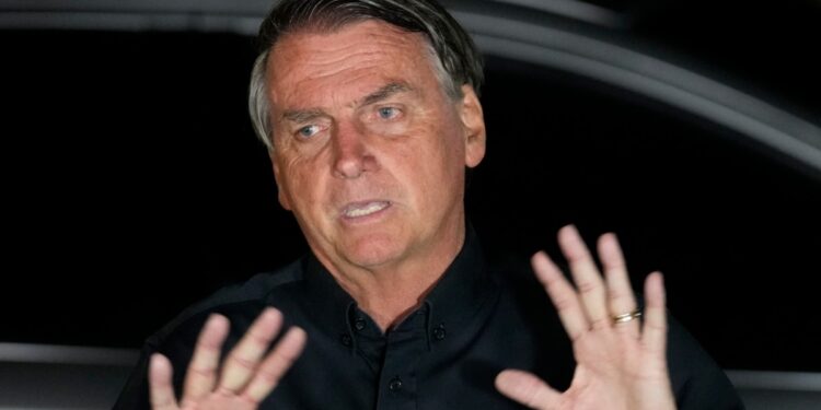 Brasil: Policía federal acusa a expresidente Bolsonaro de lavado de dinero y asociación delictiva