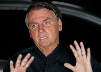 El expresidente Jair Bolsonaro afirma su disposición a declarar ante autoridades brasileñas