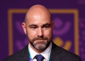 Ecuador enfrenta a Argentina en la Copa América con su técnico en la rampa de salida