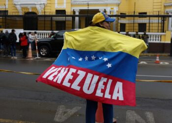 El CNE indicó que Maduro obtuvo 51,20% de los votos con 80% de las mesas escrutadas, el mayor desafío electoral desde su llegada al poder.