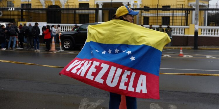 El CNE indicó que Maduro obtuvo 51,20% de los votos con 80% de las mesas escrutadas, el mayor desafío electoral desde su llegada al poder.