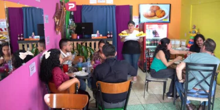 ¿Se puede emprender en Costa Rica? Empresarias nicaragüenses relatan los desafíos de abrir un negocio