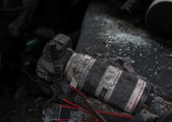 Muere un periodista disidente kazajo tras ser tiroteado en Ucrania