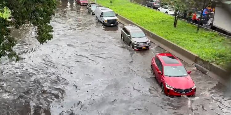 Lluvias torrenciales provocan inundaciones en Toronto