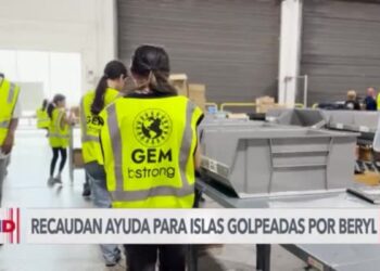 Voluntarios en Florida se unen por damnificados de Beryl