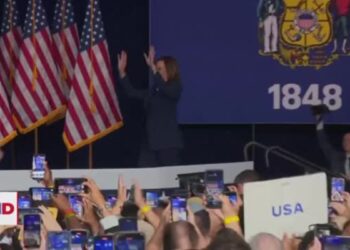 Kamala Harris reúne delegados demócratas suficientes para alcanzar nominación demócrata