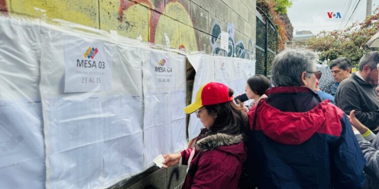 Venezolanos en Colombia votan en elecciones presidenciales