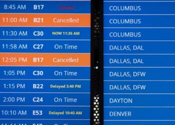 Clientes y reguladores esperan explicación de CrowdStrike tras apagón informático