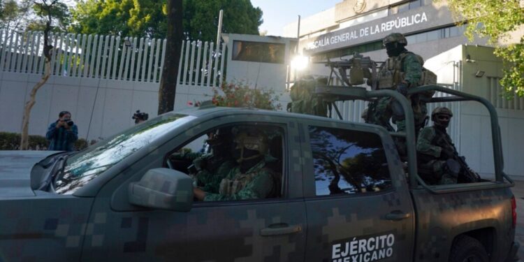 Autoridades mexicanas toman medidas para asegurar la paz en Sinaloa luego del arresto de El Mayo Zambada