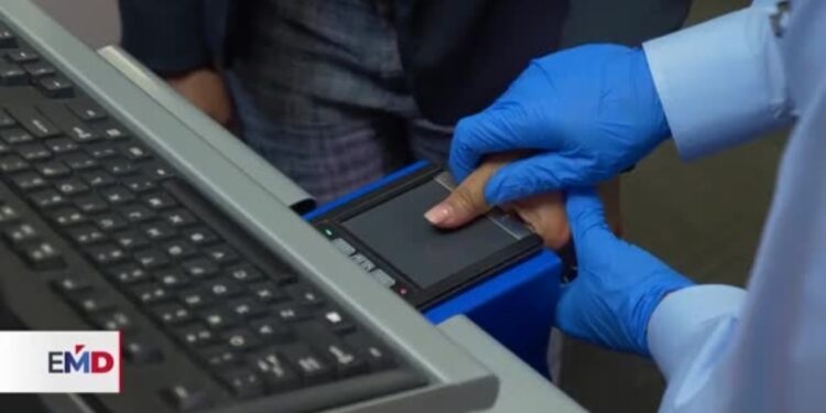 Exámenes médicos y vacuna del Covid, obligatorios para legalizar estatus en EEUU