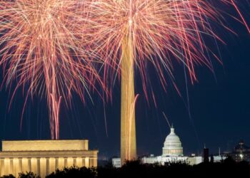 EE.UU. celebra independencia con parrilladas y muchos fuegos artificiales