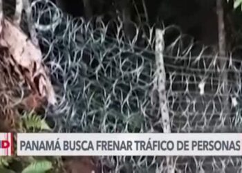 Panamá instala alambre de púas en la selva del Darién