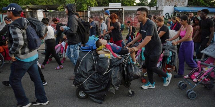 En Fotos | Nueva caravana de migrantes avanza por el sur de México
 con destino a EEUU