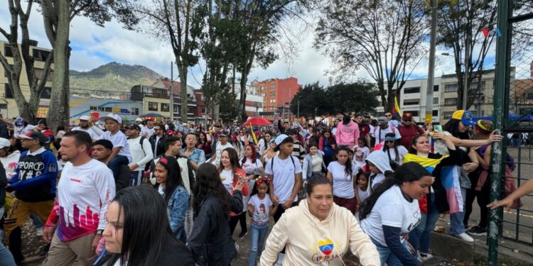 Venezolanos en Colombia muestran su descontento por la victoria de Maduro