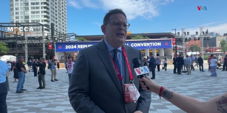 Trump continuará acercando su mensaje a los latinos, según analista