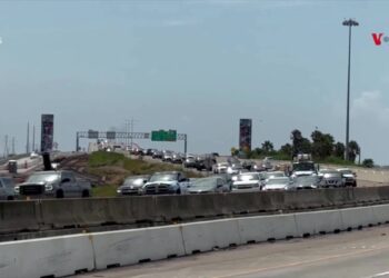 Paso de Beryl por Texas deja fuertes inundaciones