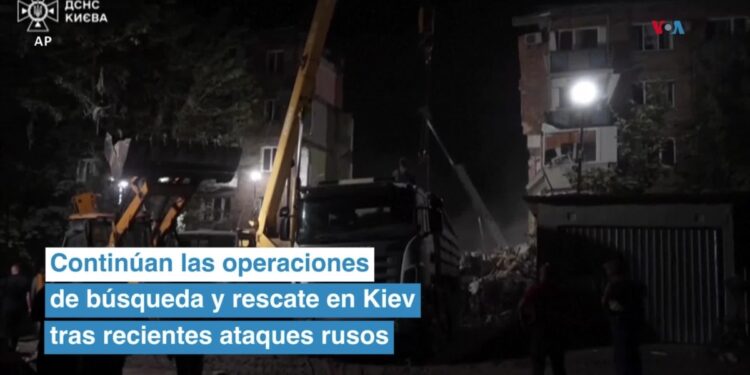 Continúan operaciones de rescate en Kiev tras recientes ataques rusos
