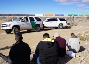 Autoridades en México dicen que las peticiones de asilo disminuyeron en los primeros cuatro meses de este año