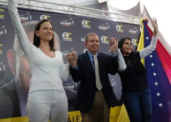 Hay problemas con acreditaciones. Iglesia católica pide votar con “respeto”.