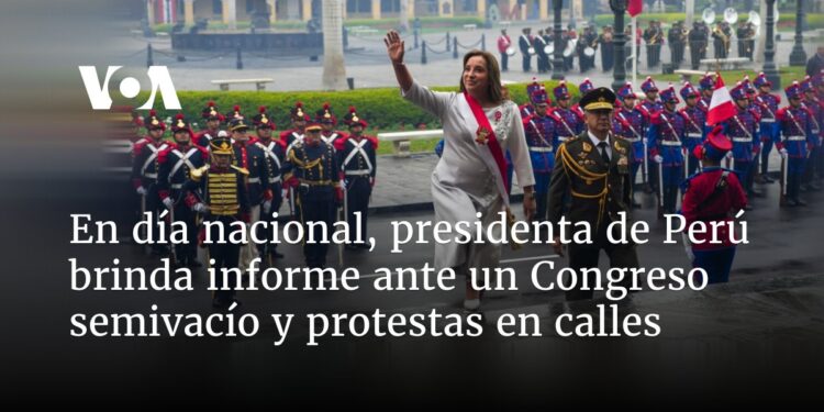 En día nacional, presidenta de Perú brinda informe ante un Congreso semivacío y protestas callejeras