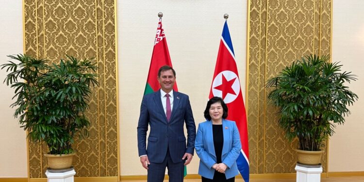Corea del Norte y Bielorrusia, aliadas de Rusia, desean estrechar lazos, según KCNA