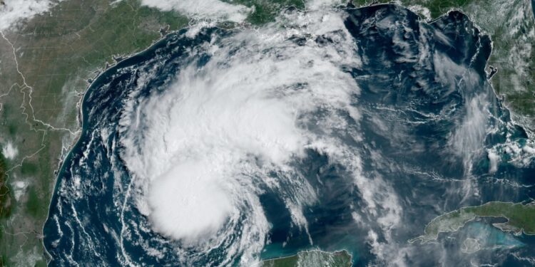 El Estado de Texas está en alerta con la llegada de Beryl que provoca fuertes e intensas lluvias y fuertes vientos