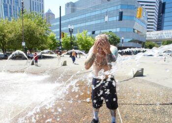 Casi 150 millones de personas en EEUU se ven afectadas por una intensa y peligrosa ola de calor.