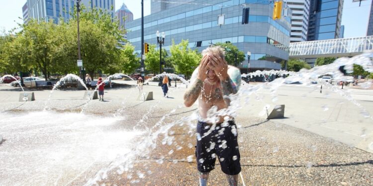 Casi 150 millones de personas en EEUU se ven afectadas por una intensa y peligrosa ola de calor.