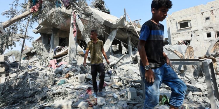 Israel insiste en su ofensiva contra Gaza horas después de un mortífero ataque contra un campamento