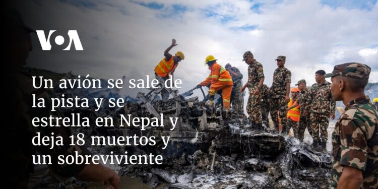 Un avión se sale de la pista y se estrella en Nepal y deja 18 muertos y un sobreviviente
