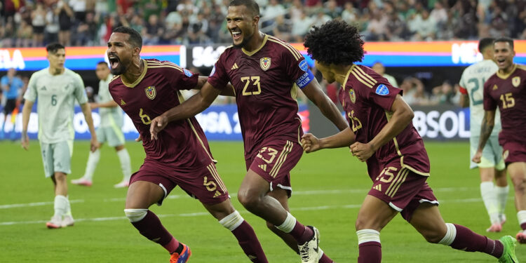 Dos venezolanos entre los mejores de la fase de grupos de la Copa América