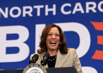 Harris reitera apoyo a Biden en acto de recaudación de fondos en Massachusetts