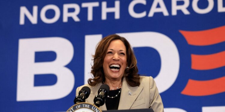 Harris reitera apoyo a Biden en acto de recaudación de fondos en Massachusetts