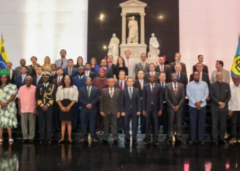 CARICOM honra a Bolívar con ofrenda floral en ocasión de su 51° aniversario