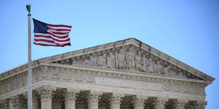 El presidente Biden criticó la decisión de la Corte Suprema de EEUU que otorgó inmunidad al expresidente Trump