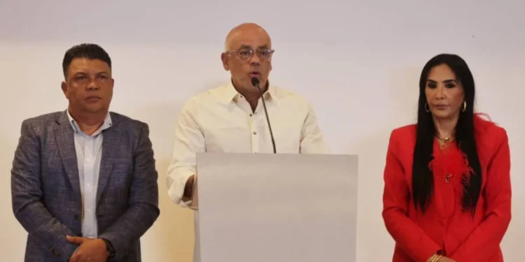 Jorge Rodríguez agradece apoyo de alcaldes opositores a candidatura de Nicolás Maduro: «reflejan que aquí lo que importa es Venezuela»