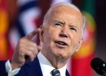 La mayoría de los demócratas, a pesar de la controversia, apoyan la candidatura presidencial de Joe Biden