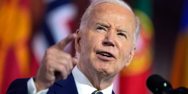 La mayoría de los demócratas, a pesar de la controversia, apoyan la candidatura presidencial de Joe Biden