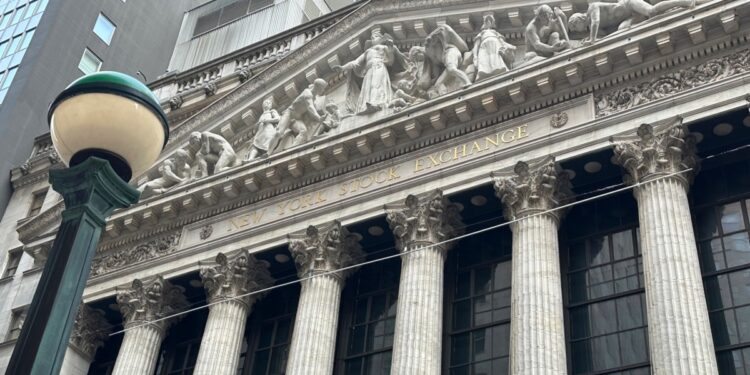 La Reserva Federal de los EEUU destaca un enfriamiento considerable en el mercado laboral y no descartan recortes en las tasas de interés.