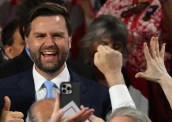 ¿Quién es J.D. Vance, la fórmula vicepresidencial de Donald Trump?