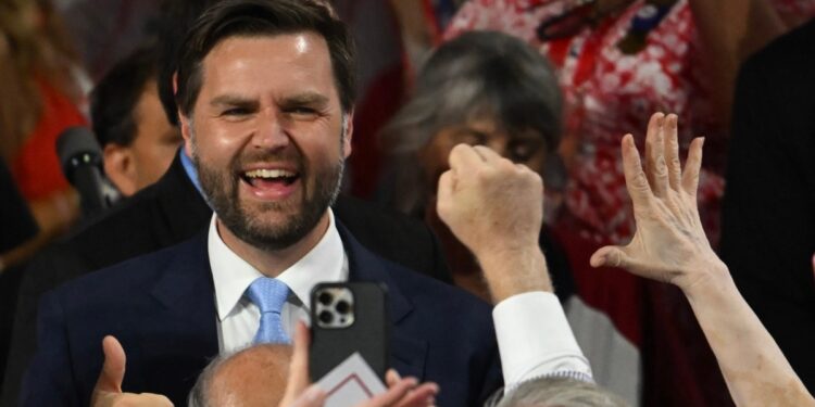 ¿Quién es J.D. Vance, la fórmula vicepresidencial de Donald Trump?