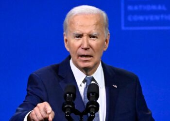 Biden busca acabar con desencanto de votantes mientras corteja a latinos en conferencia de Las Vegas